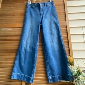SZ 4 GAP HIGH RISE WIDE LEG CROPPED JEANS
